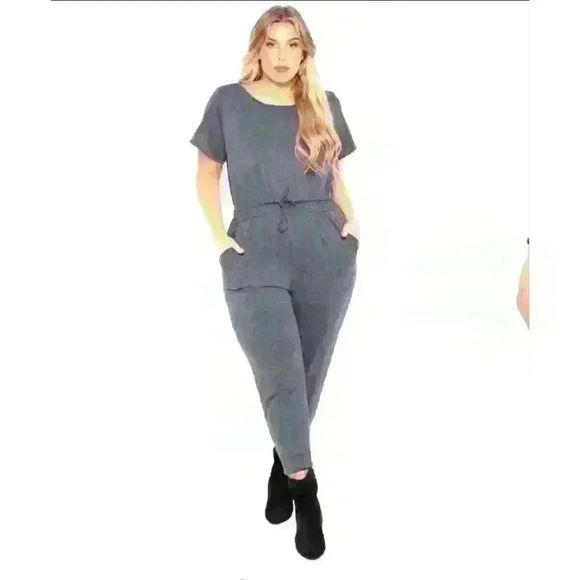 CURVEY SENSE PLUS  SIZE KEYHOLE JUMPSUIT size 4x NWOT - Picture 1 of 10